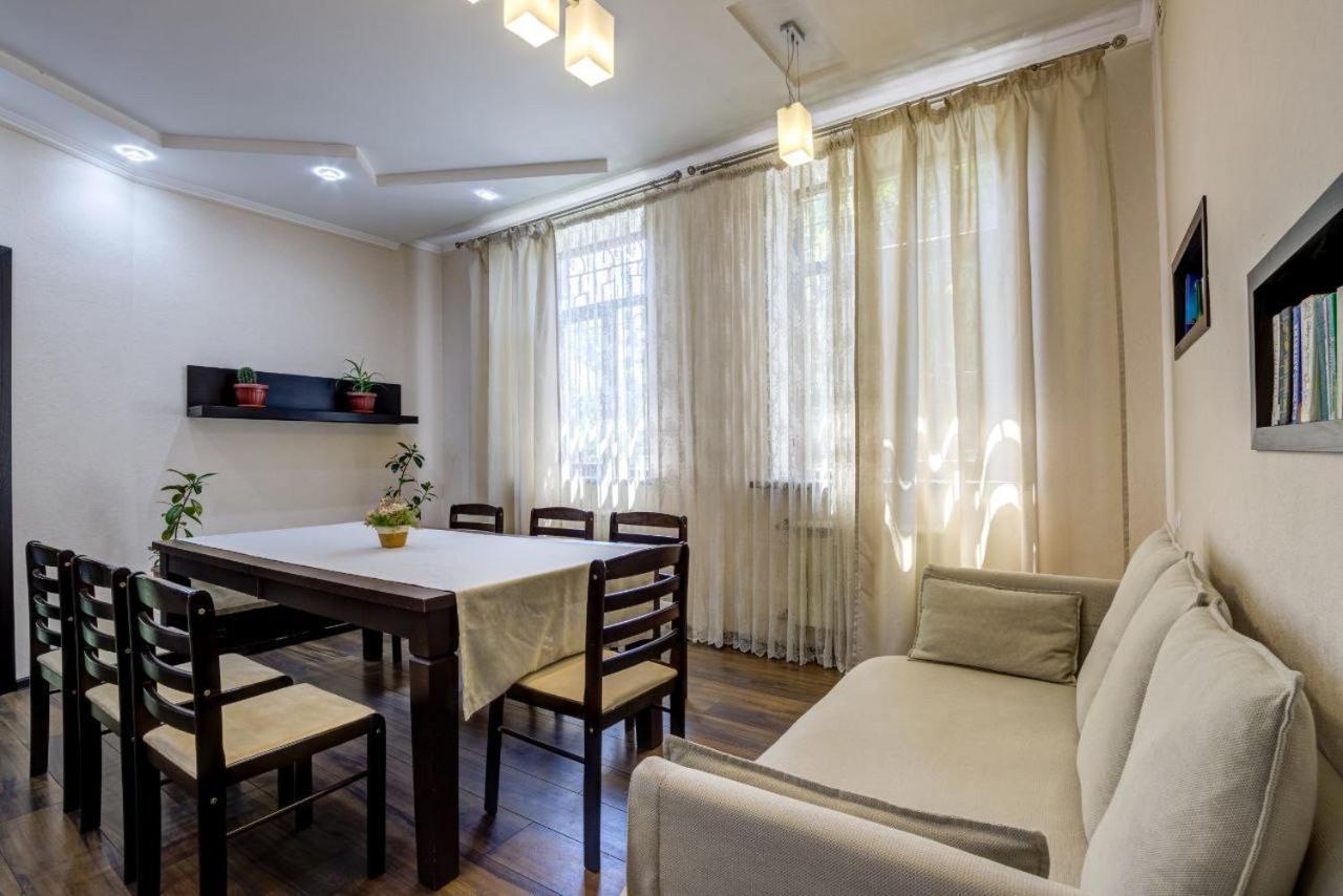 Opera Bed&Breakfast Бишкек Экстерьер фото
